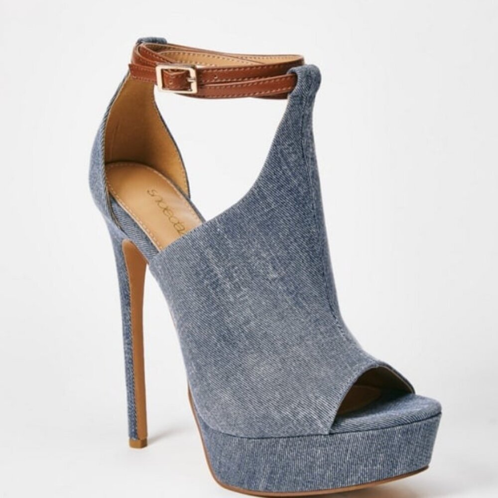 Shoe Dazzle Blue Denim Heels with Brown Strap
